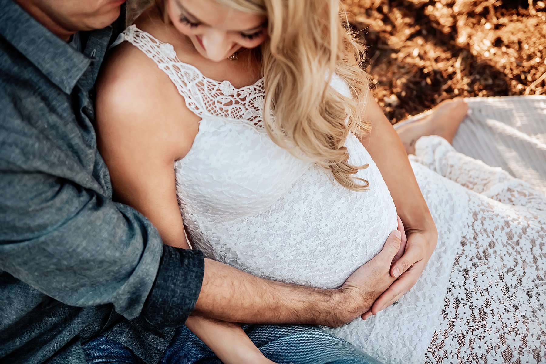 maternity photography up close of pregnant moms belly