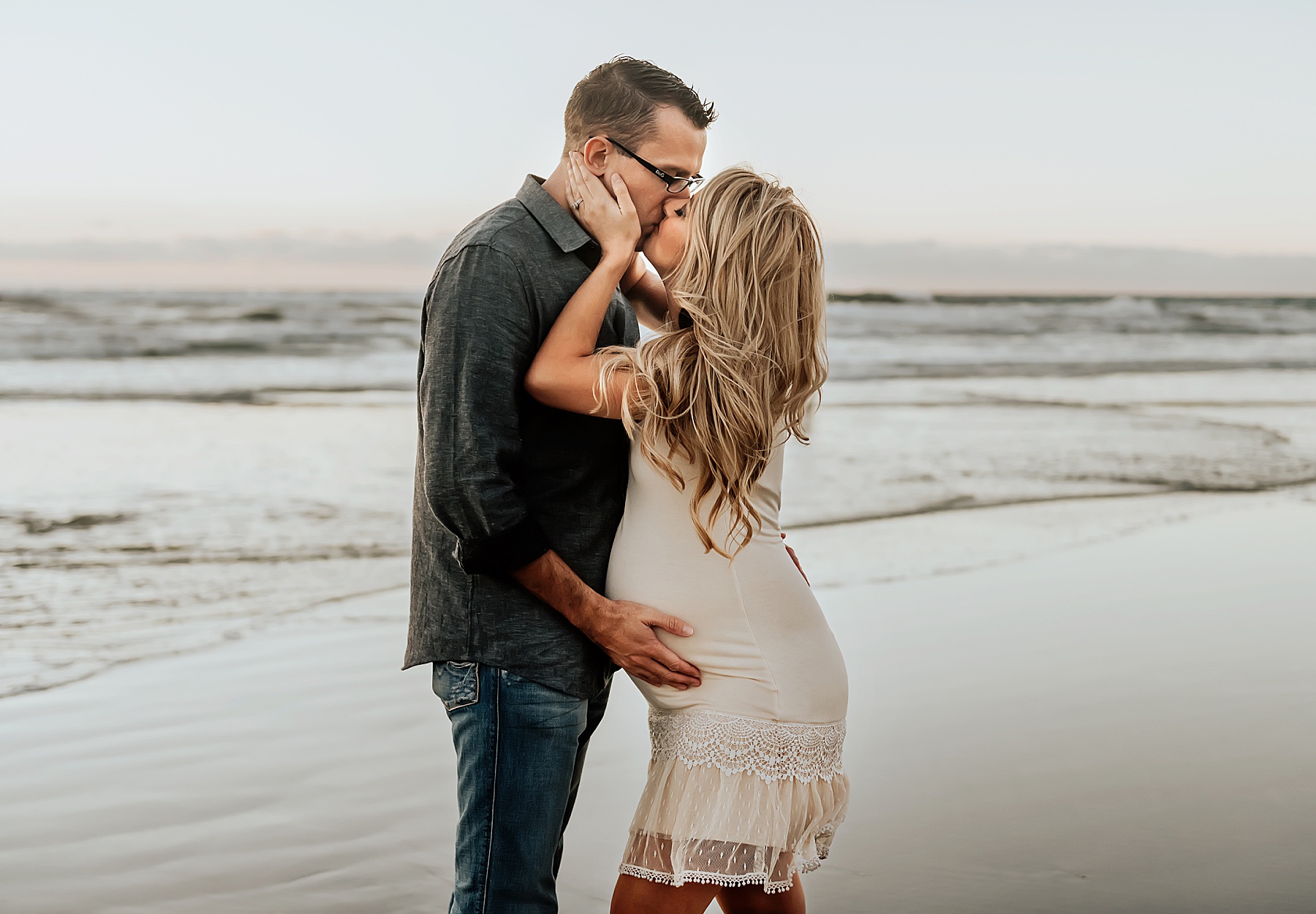 maternity pregnancy pictures beach couple kissing