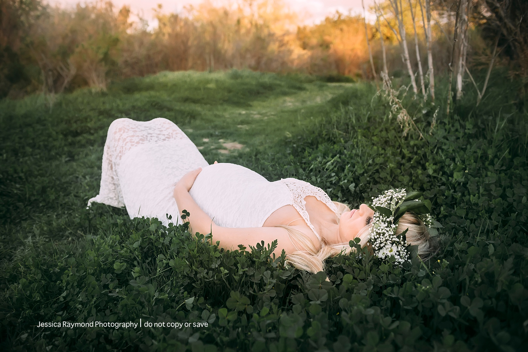 outdoor maternity session in field