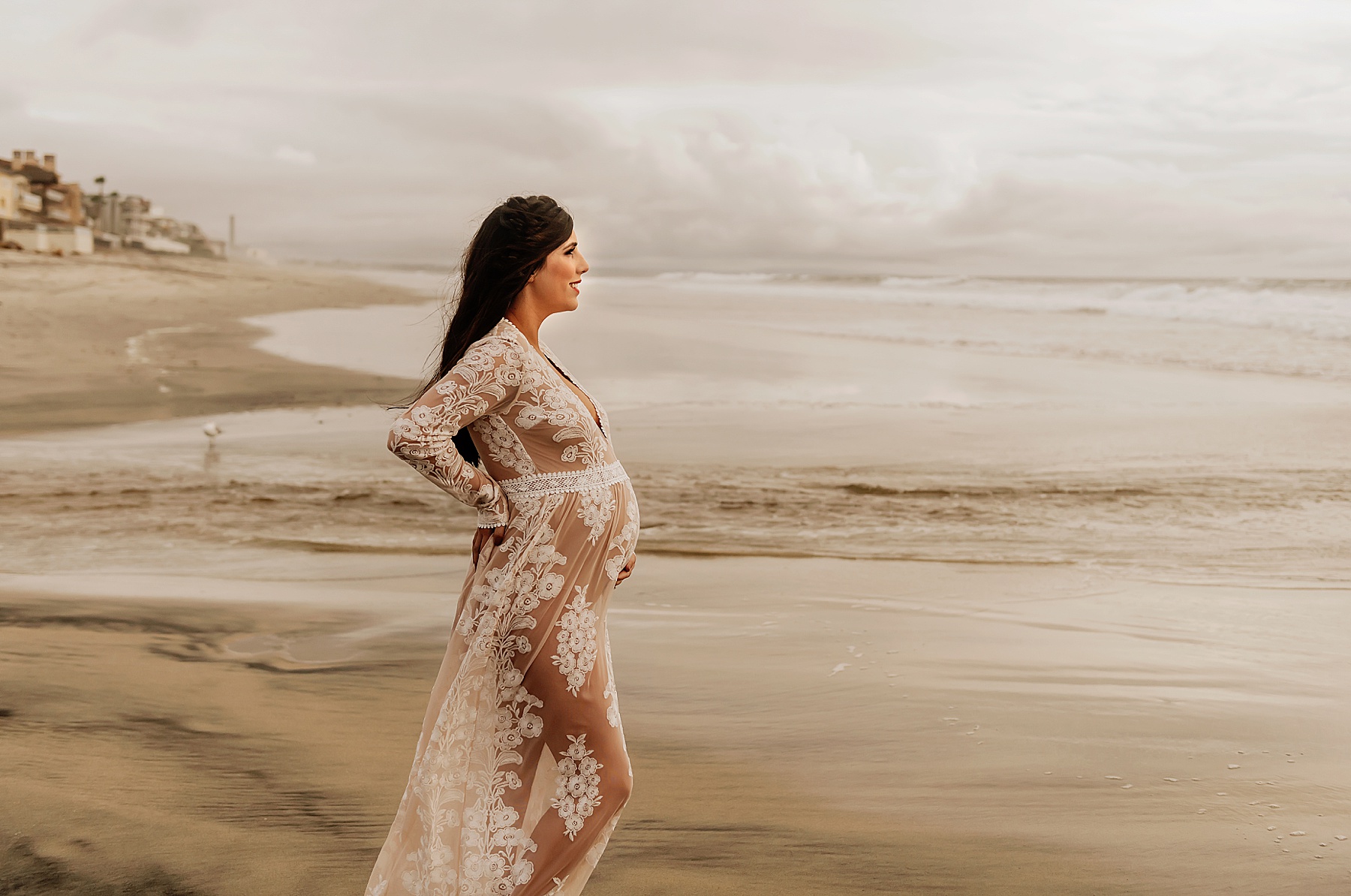 del mar beach maternity pictures pregnancy pose