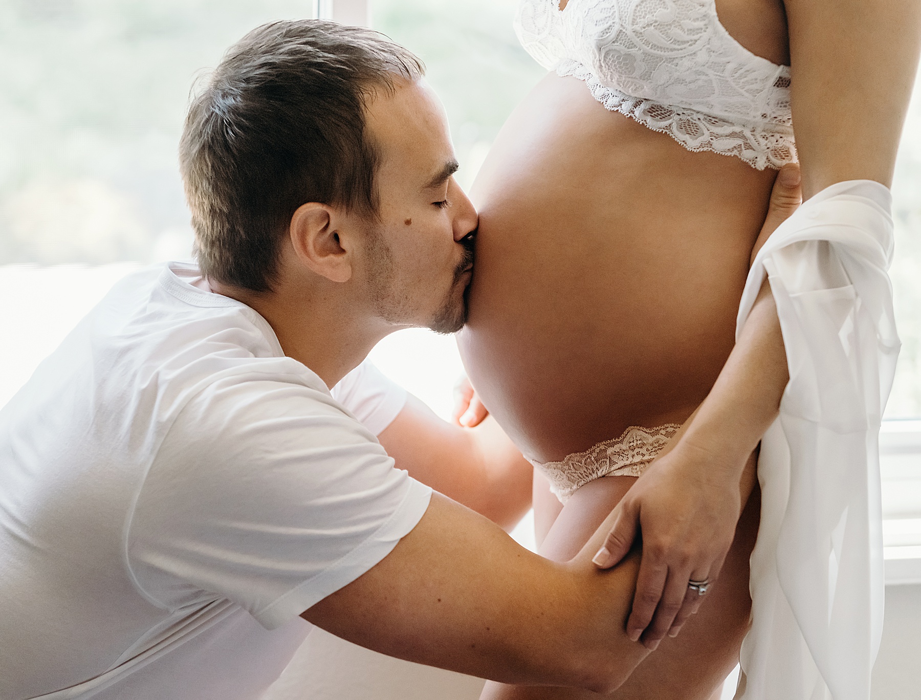 top maternity photographers couples pose