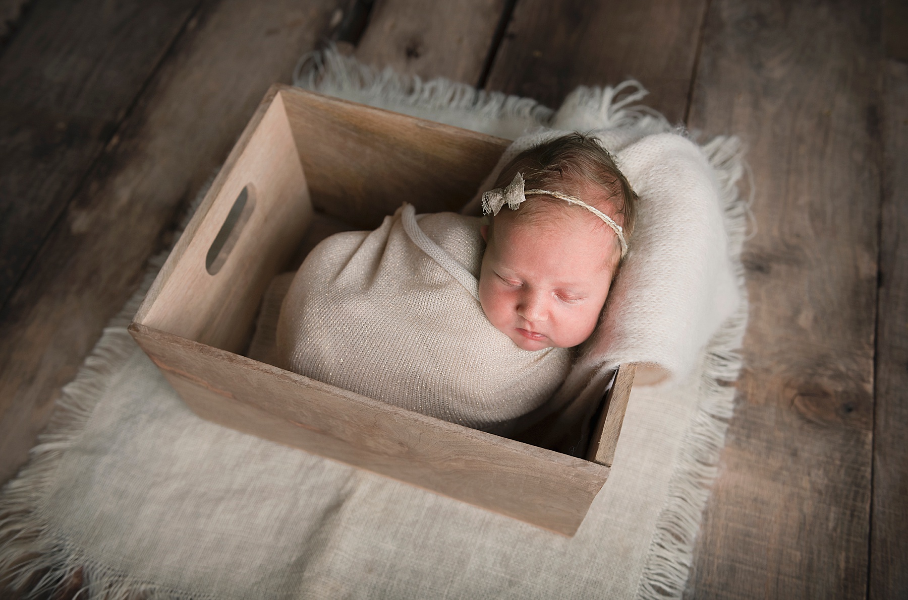 studio newborn pictures baby in box