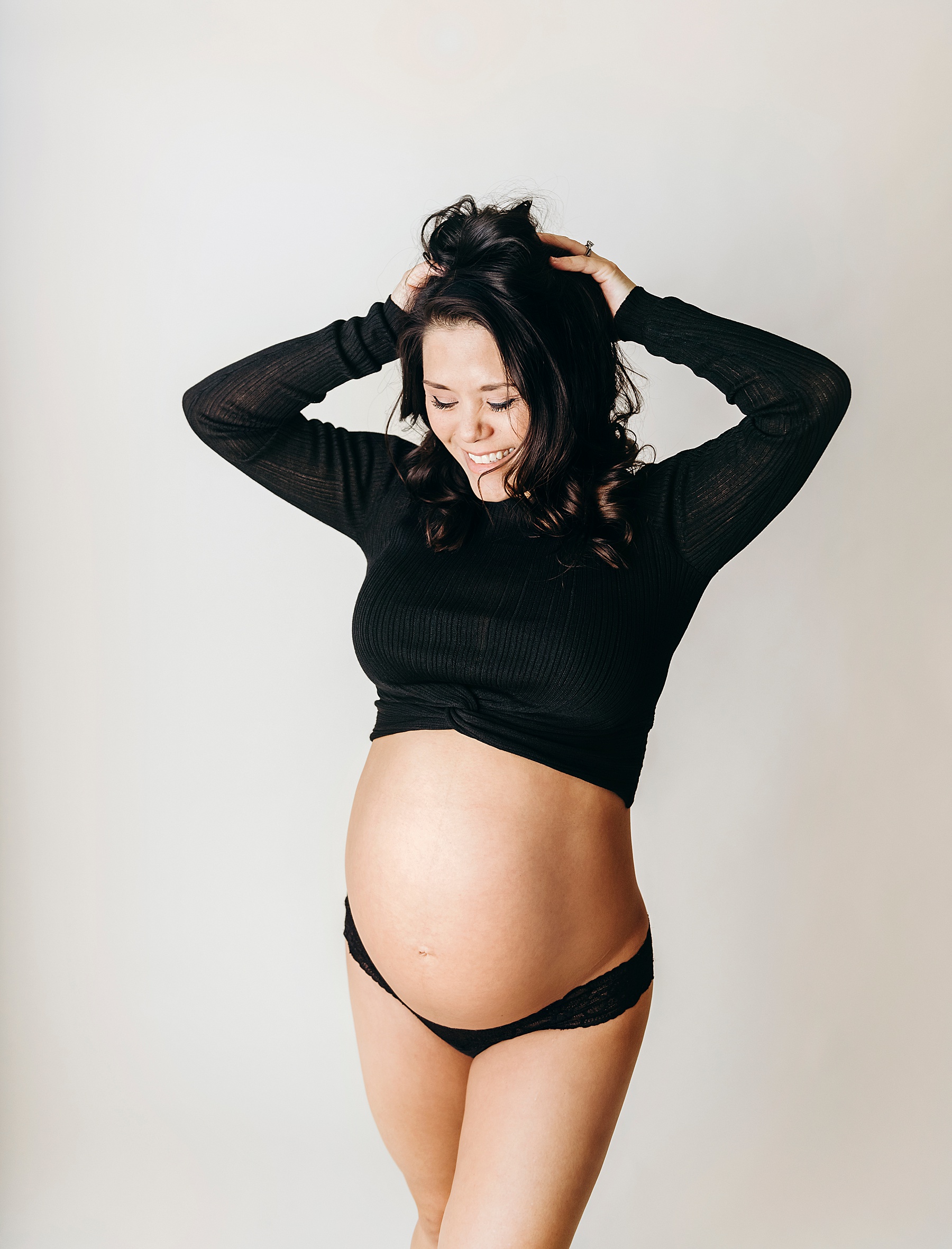 top maternity photographers indoor session